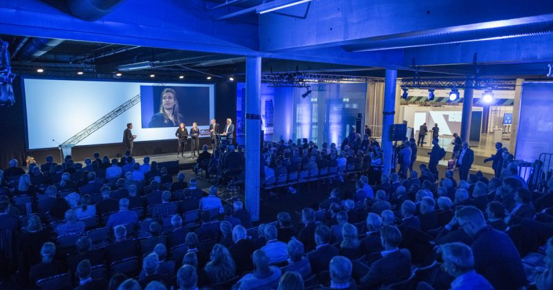 Bygg Reis Deg: Det Norske Byggemøter – Medvind Eventbyrå – konferanse med paneldebatt og stort publikum