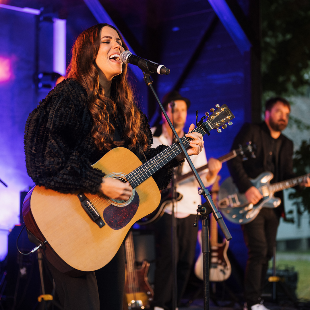 Underholdning og artister – Medvind Eventbyrå Underholdning og artister levert av Medvind Eventbyrå – live konsert med gitarist og band